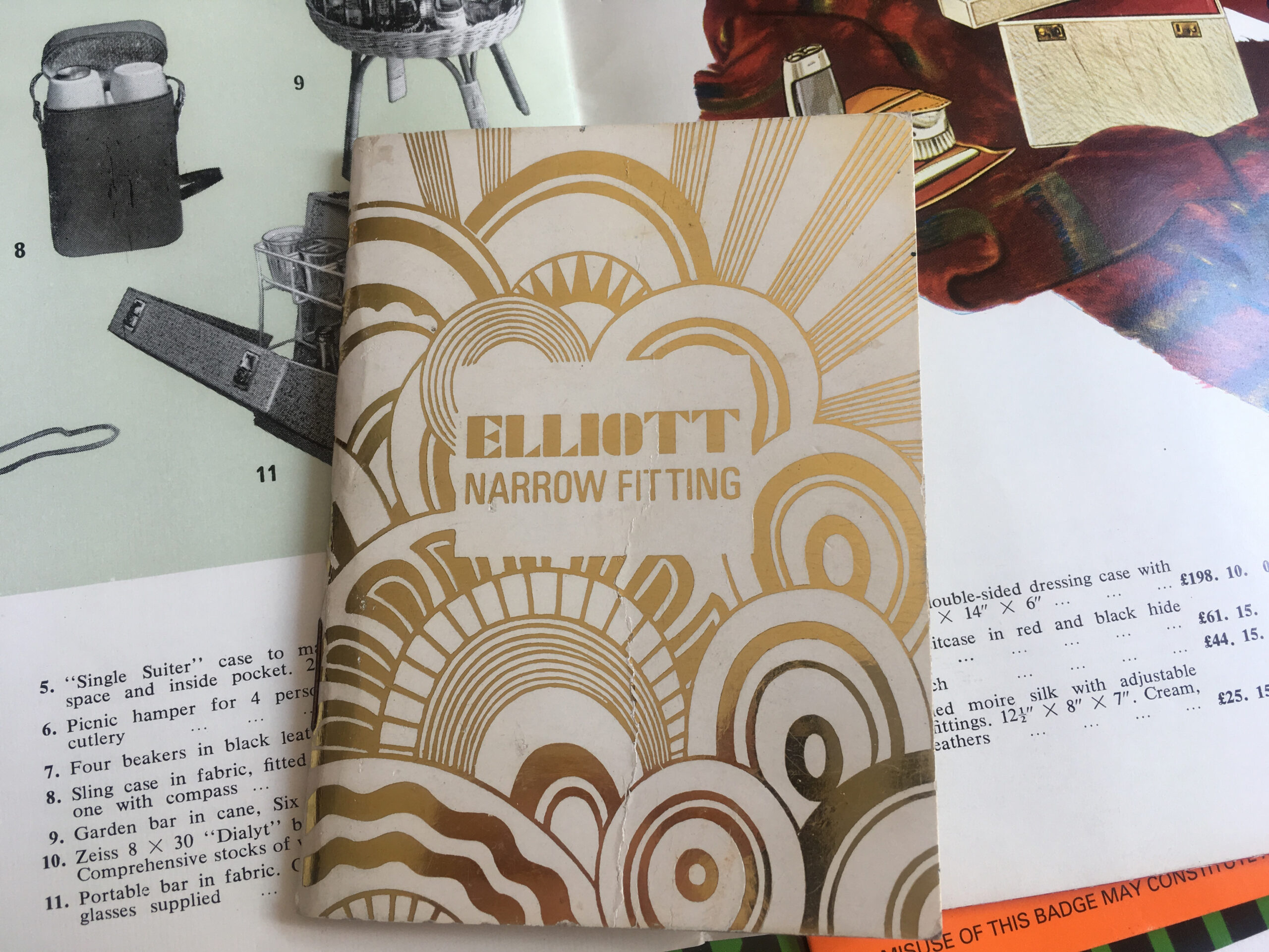 Printed pamphlet 'Elliot Narror Fitting'